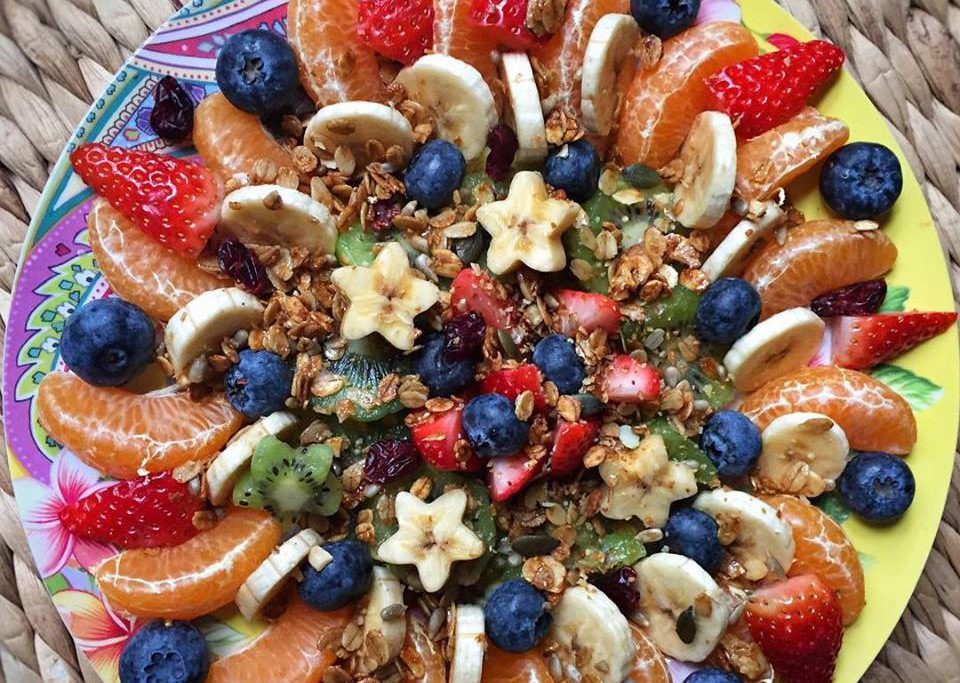 Summer dinner: granola and fruit salad